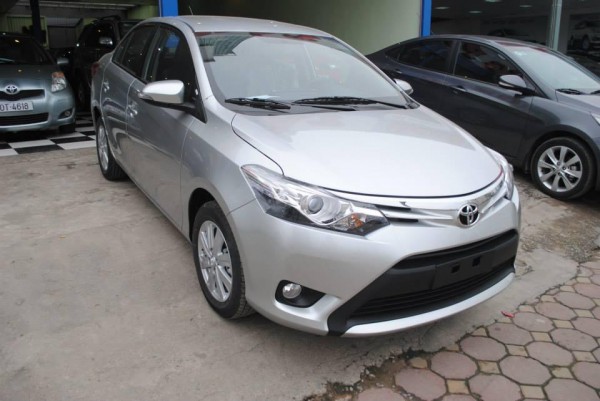 Toyota Vios 2014 màu bạc, mới 100%, có xe giao ngay!